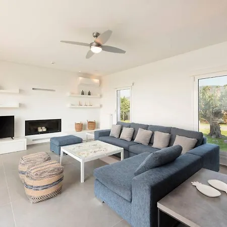 Вілла Melia With Heated Pool *